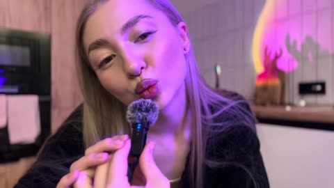 ASMR Lollipop 🌲✨🌲 Licking & Mouth sounds😜✨😜