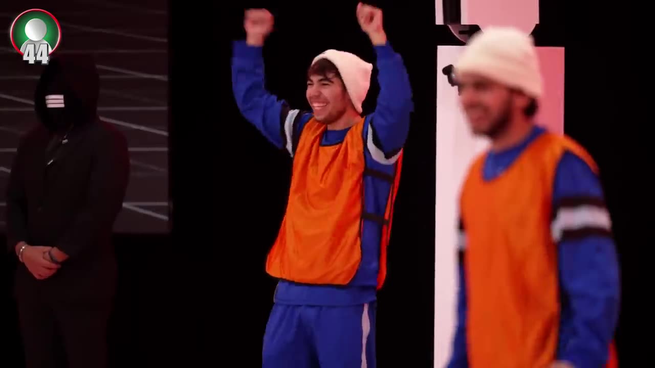 Last to leave their circles wins $ 500000