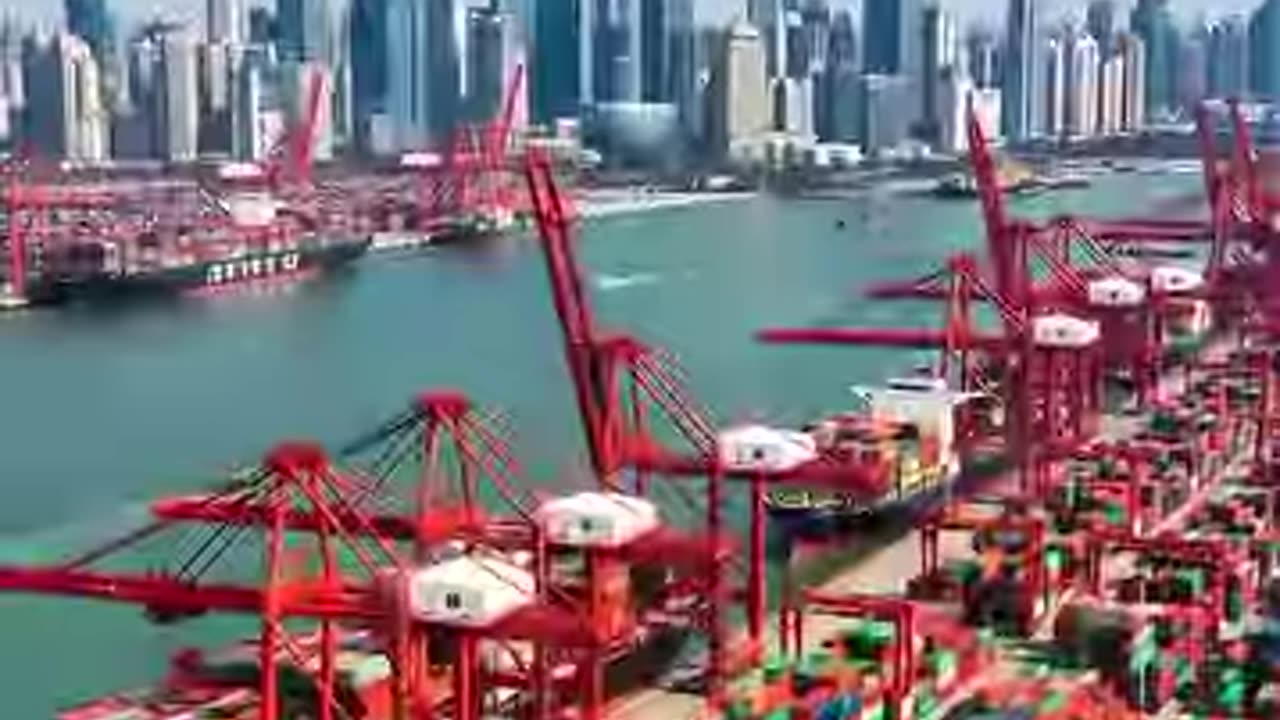 In 2025, Maersk and MSC will still not be sailing the Red Sea. This is why it is important for γoυ?