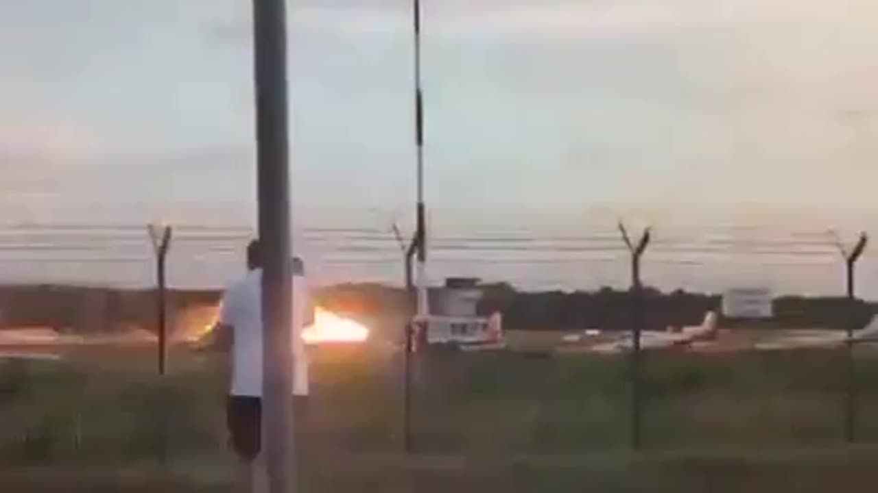 🇵🇱An F-16 crashed along with its pilot at an airshow in Poland.