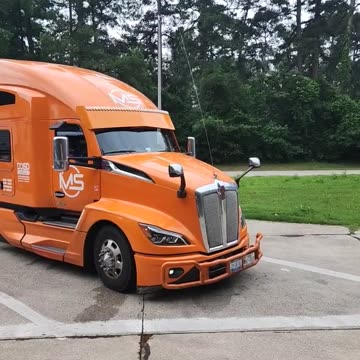 WHAT IN THE HELL #reallifetruckers #atruckerslife #truckdriver