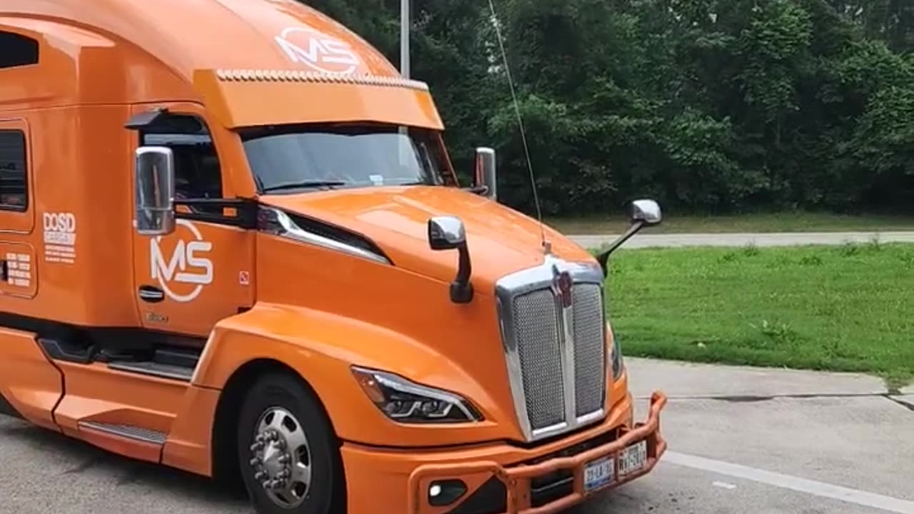 WHAT IN THE HELL #reallifetruckers #atruckerslife #truckdriver