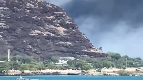 HustleBitch - 🔥BREAKING： IT’S HAPPENING AGAIN： HAWAII BURNS, HAWAIIAN ELECTRIC SHUT... #1