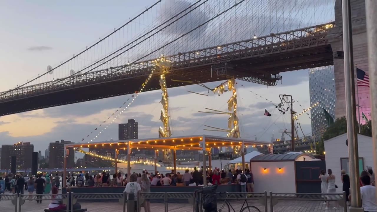 A large Mexican ship hit the Brooklyn Bridge this evening …. 🤨