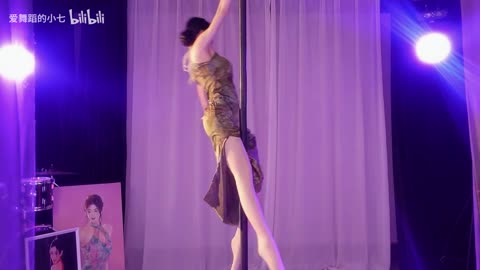Pole Dance Showcase | Curvy Body & Sexy Moves
