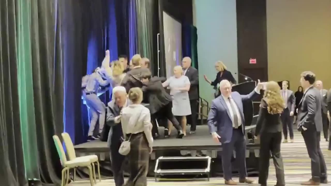 Climate protesters disrupt gala honoring U.S. Senator Lisa Murkowski,