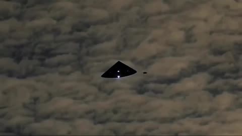 Triangular UFO Seen over Area 51