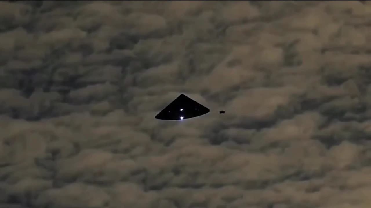 Triangular UFO Seen over Area 51