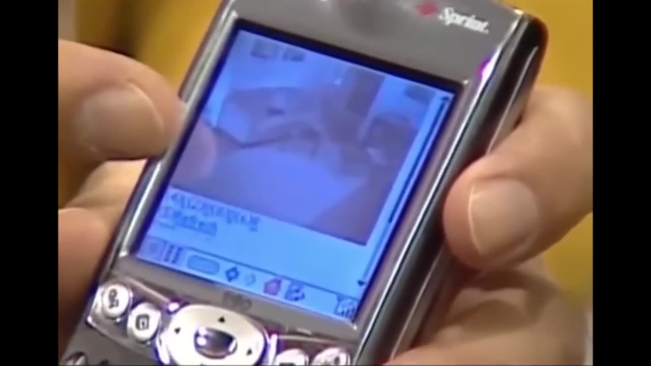 This Was the Newest and Most Advanced Tech Available in the Year 2000 💻📱👩🏻💻📡