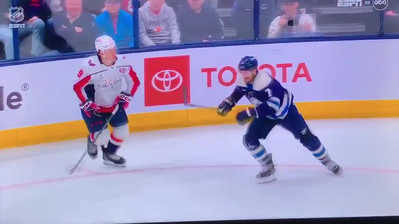 CBJ #7 Ryan Leonard Vs. Capitals #9 Sean Kuraly 🤜🏻🤛🏻