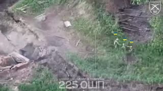 (INSANE)Ukrainian Soldiers Chucking Incredible Amounts of Explosives Into Russian Dugouts