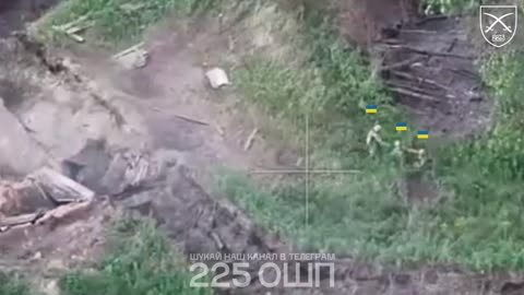 (INSANE)Ukrainian Soldiers Chucking Incredible Amounts of Explosives Into Russian Dugouts