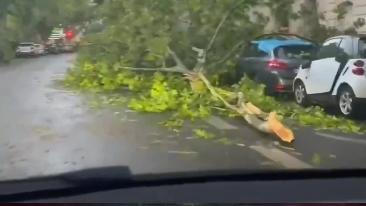 PAŘÍŽ A OKOLÍ ZASÁHLA NIČIVÁ BOUŘE 25.6.2025