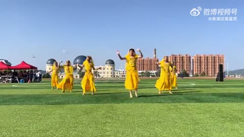 女不够，男来凑