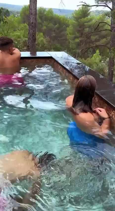 When I met a girl in Thailand 😁