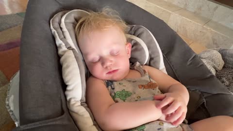 AFTERNOON BREASTFEED ON THE COUCH//BABY SPENCER FALLS ASLEEP// breastfeedinglife, breastfeeding 
