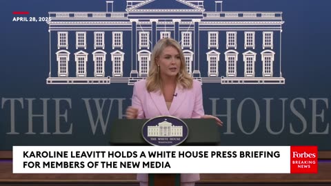 Former Trump Press Sec. Sean Spicer Gets Chance To Question Karoline Leavitt At Briefing