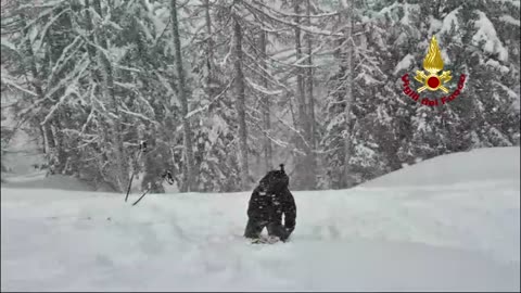 Come si addestrano i Vigili del Fuoco sotto la neve del Fiuli Venezia Giulia