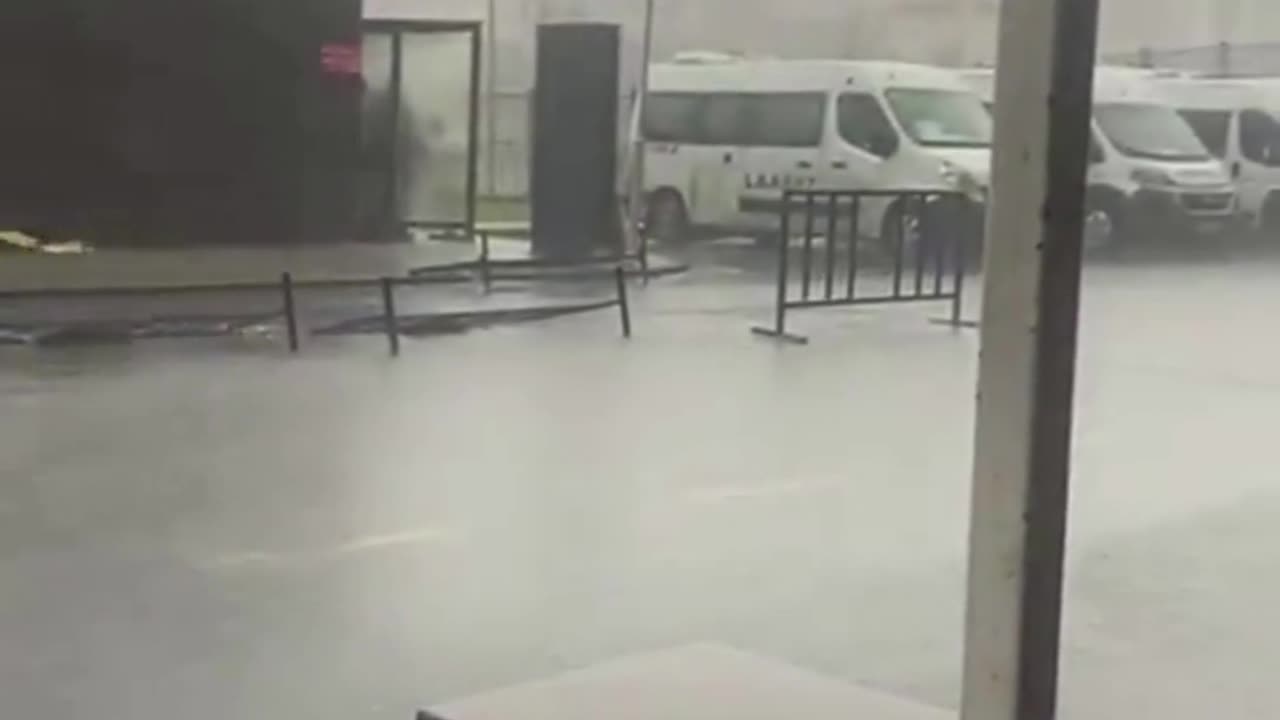 Powerful storm battering Istanbul — towering waves, fierce rain and falling temperatures