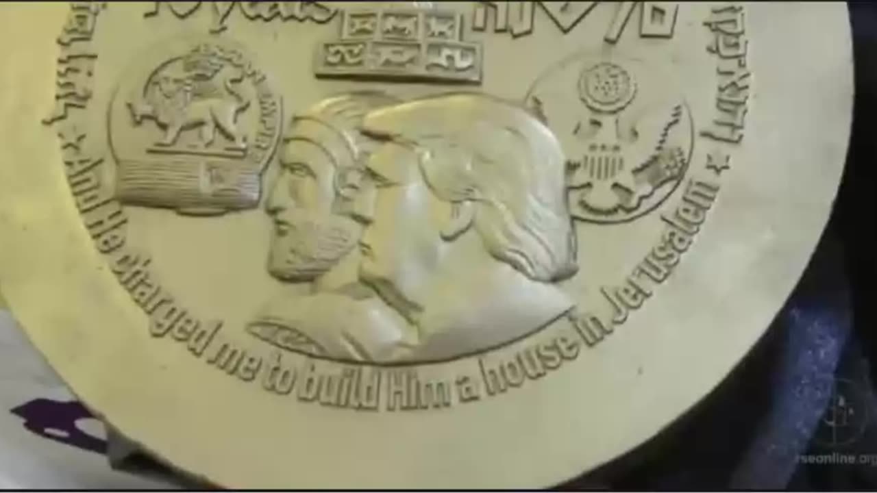 Trump sucking uncircumcised jews