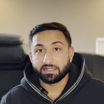 You're Not Drowning — You’re Holding Onto the Wrong Things 💭🚫