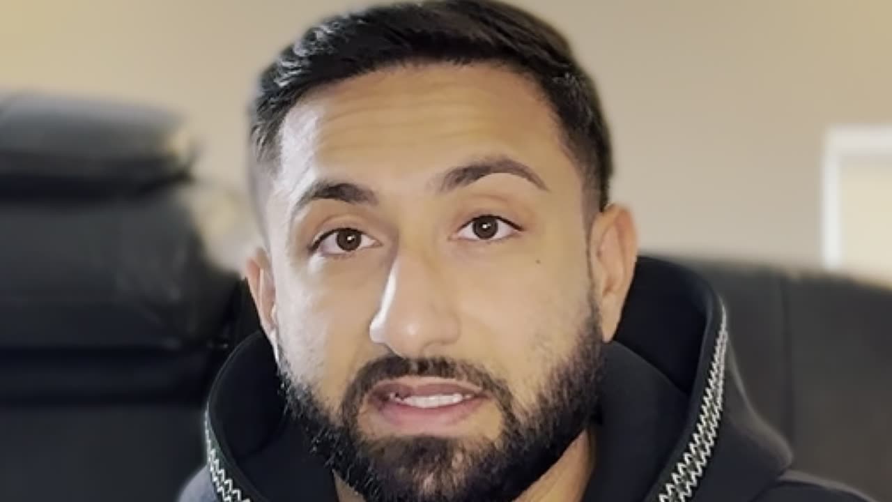 You're Not Drowning — You’re Holding Onto the Wrong Things 💭🚫