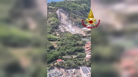 Potente terremoto ai Campi Flegrei, video da elicottero rivela le verifiche dei Vigili del Fuoco