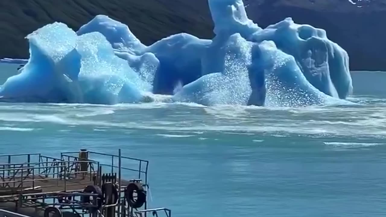 Spectacular Iceberg Flip Caught on Camera! Perito Moreno Glacier, Argentina