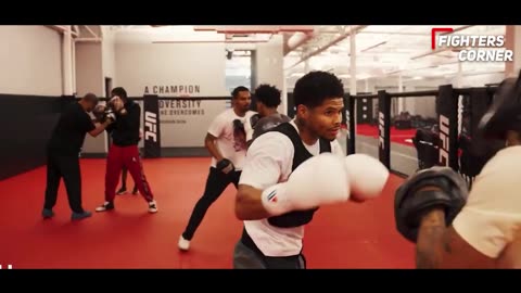 Mike Tyson CAUTIONS Shakur Stevenson After TRAINING With Teofimo Lopez!