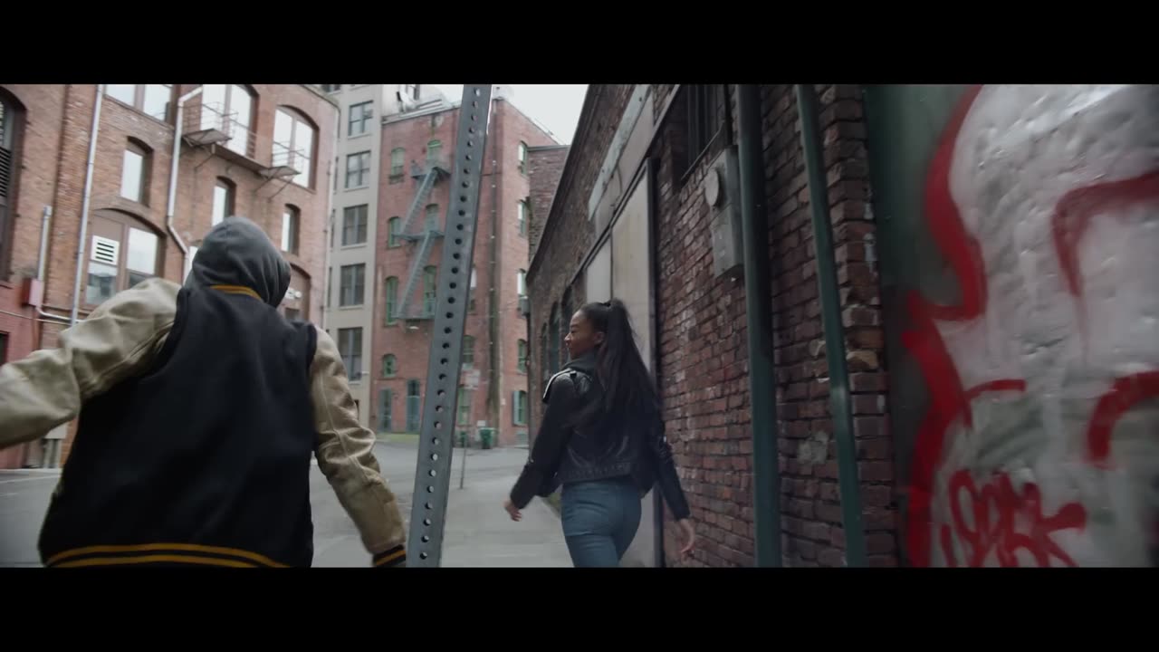 Ed Sheeran - Shape of You (Official Music Video)