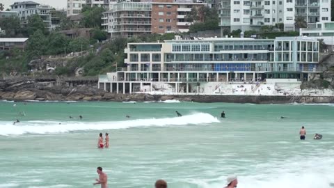Sydney hits record October heat as hot winds sweep the city