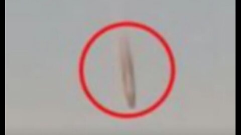 Strange Mysterious falling object spotted in the Skies