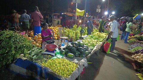 “Colombo Night Market Live! Exciting Scenes of Shoppers and Street Life”