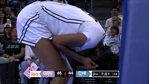 👀 FLAGRANT, Kamilla Cardoso SMACKS Tiffany Hayes in the HEAD | Chicago Sky WNBA women's basketball 