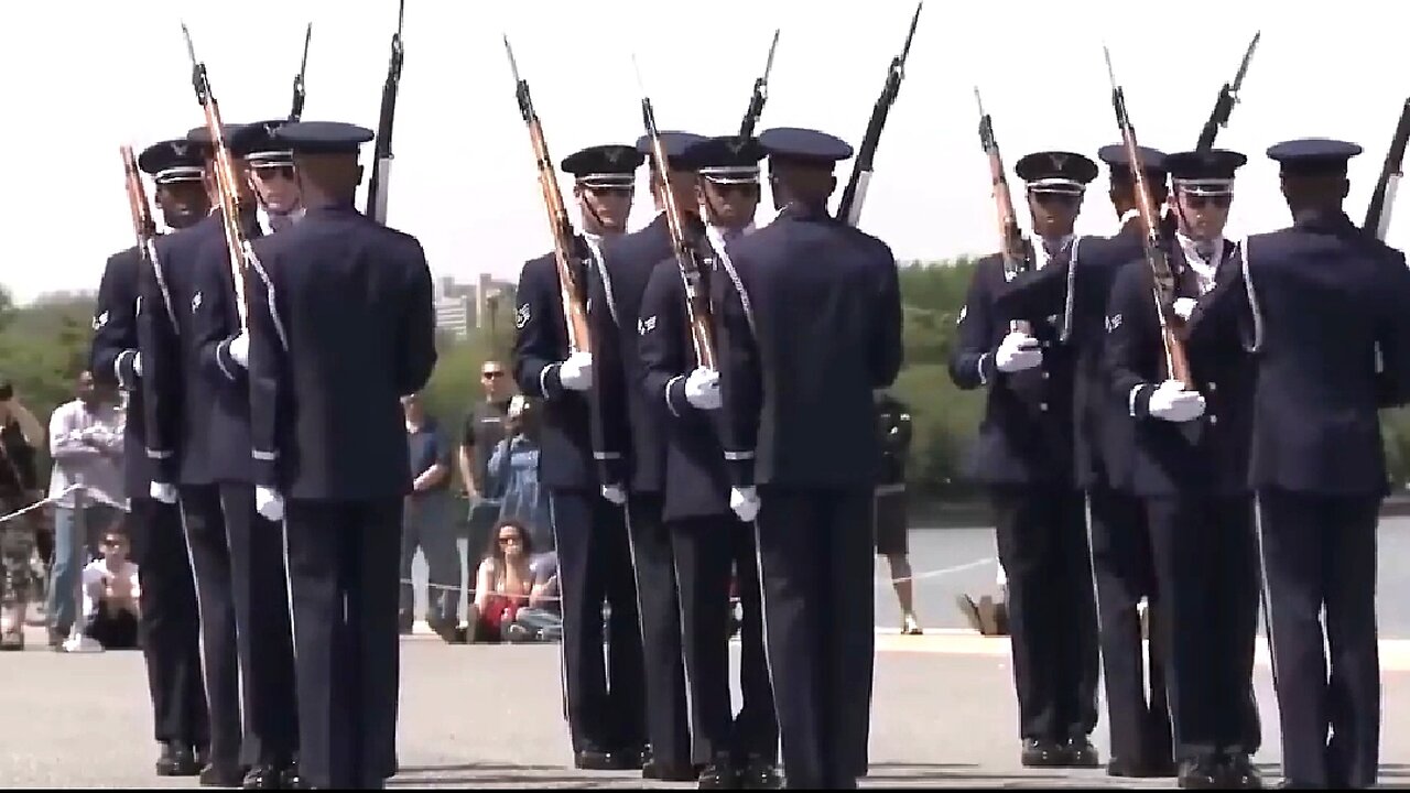 AMAZING - PERFECTLY IN SYNC 🧐