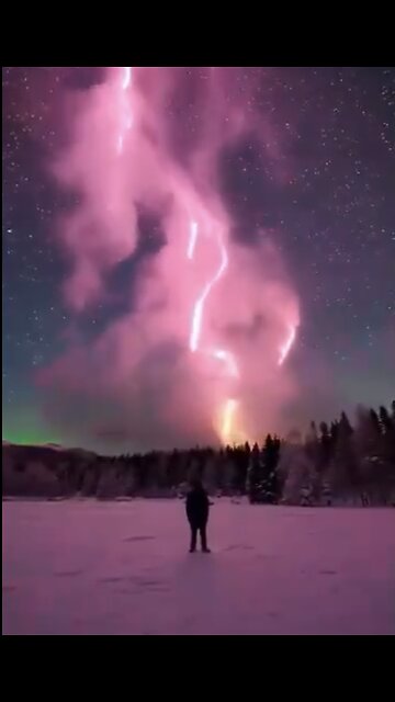 NORTHERN LIGHTS REFLECTIONS🌄🎑🌅📸LIGHTS UP THE DARK NIGHT SKY🌄🎑💫