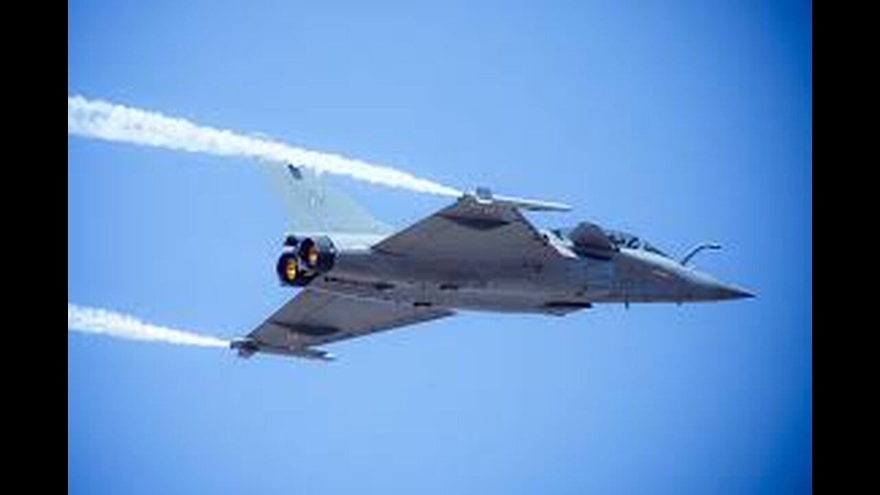 A French PM, and the art of getting stuck in Rafael fighter jet