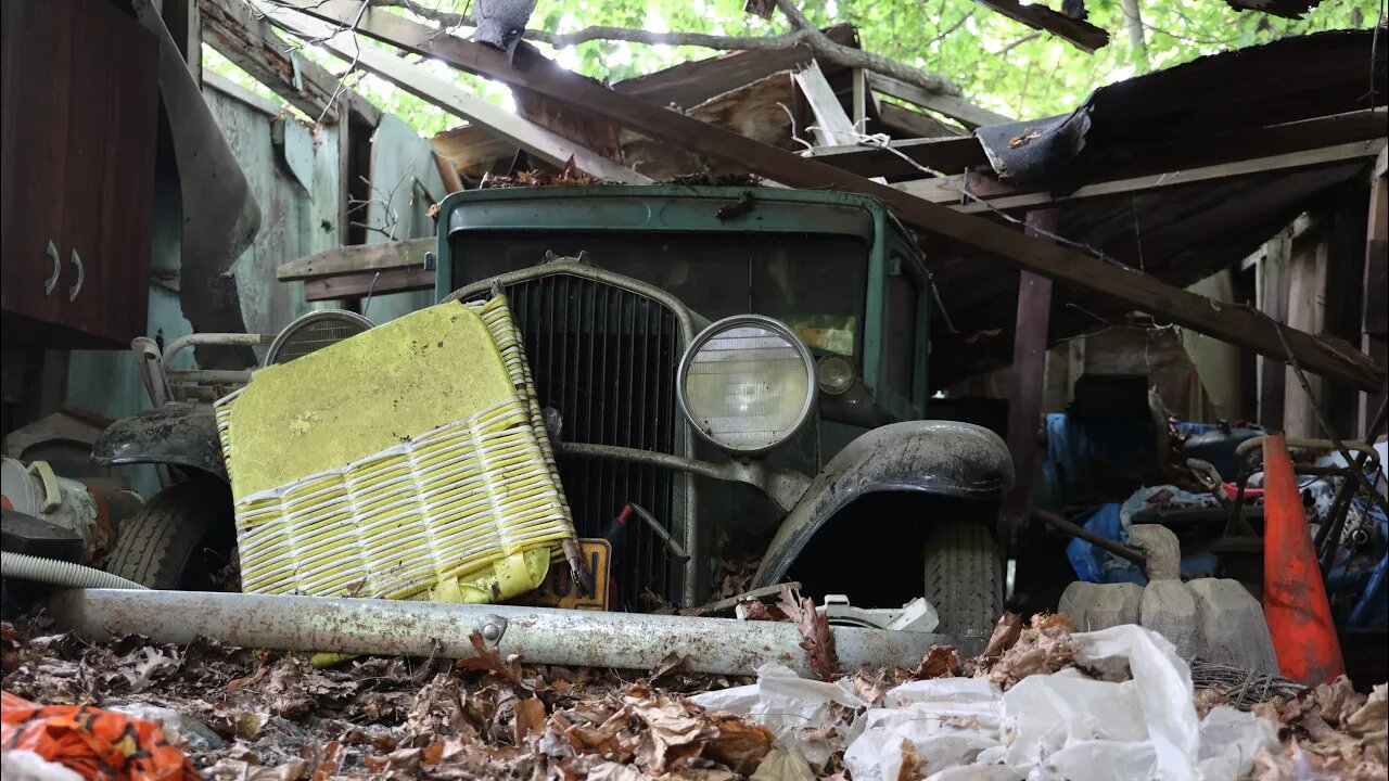 Epic Barn Find: Rescuing a 1932 DeSoto 6 Buried in a Collapsed Barn After 50 Years! Will It Run?