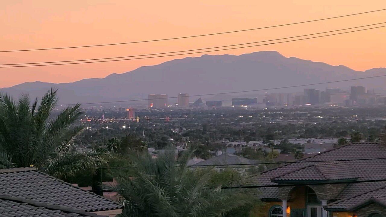 Did you see tonight's Las Vegas sunset? Check this out! 04.18.2025 #follow #lasvegas #travel #gaming