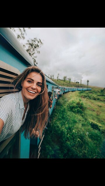 Experience the beauty of Sri Lanka 🚆🚉