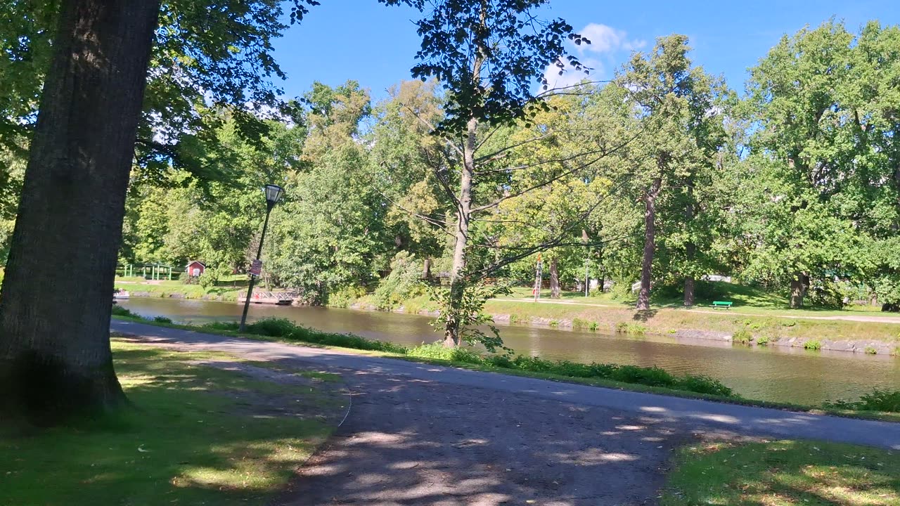 Promenerar I Örebro 10 Aug. 2025