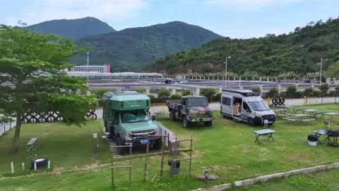 At similar prices,choose between a heavy truck RV and a sailboat !!