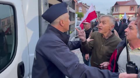 Czy ja dobrze rozumiem? Policja chroniła samochód z prowokatorami zamiast