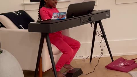 OUR GIRL PLAYING THE KEYS! 👏🤩