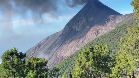Mountain view #AcatenangoVolcano #VolcanoHike #Hike #HikeGirls #Guatemal #Travel #VisitGuatemala