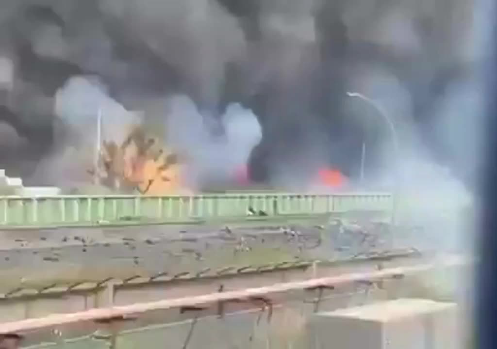 Numerous explosions at burning warehouse in Hamburg Germany