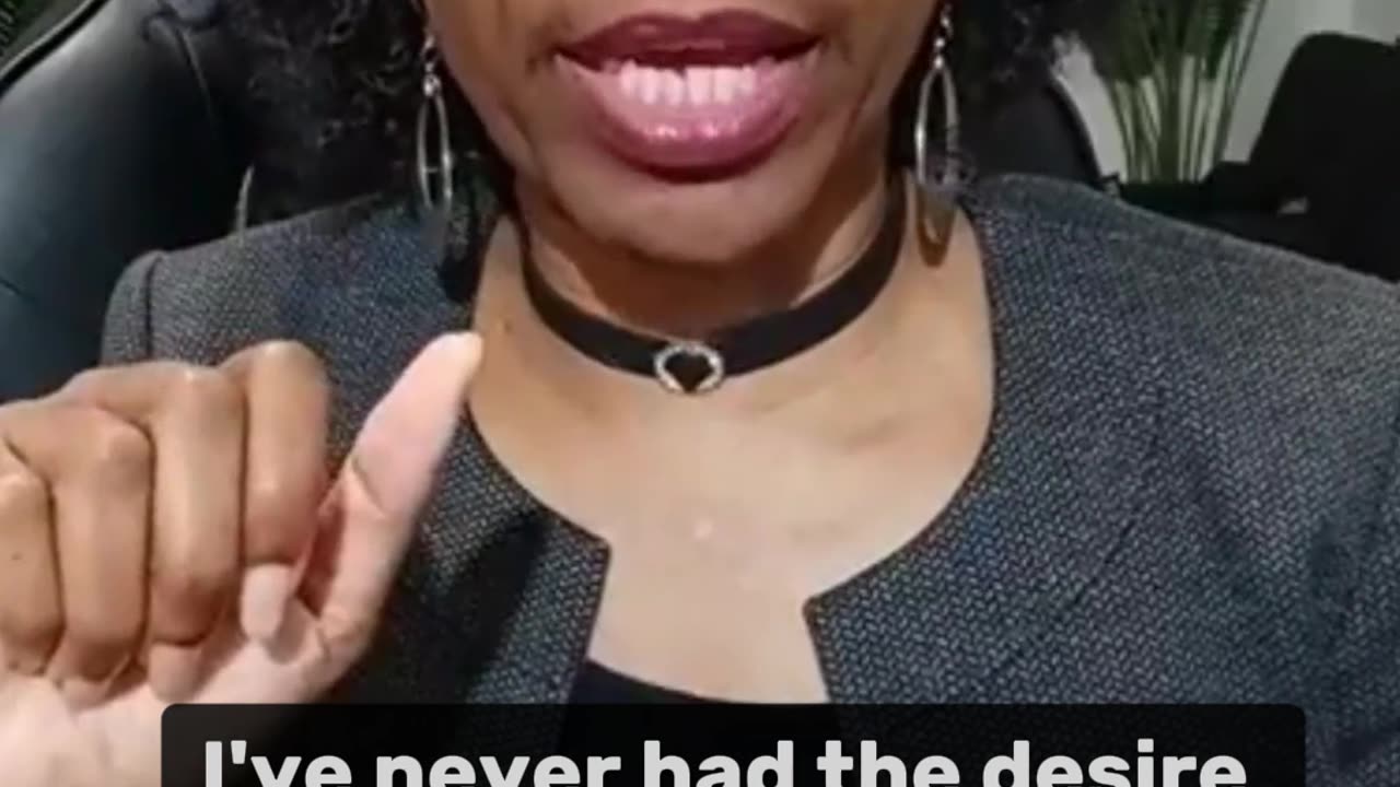 Diva Lyri Explains Her Hand Mudras – NOT a Secret Society Signal