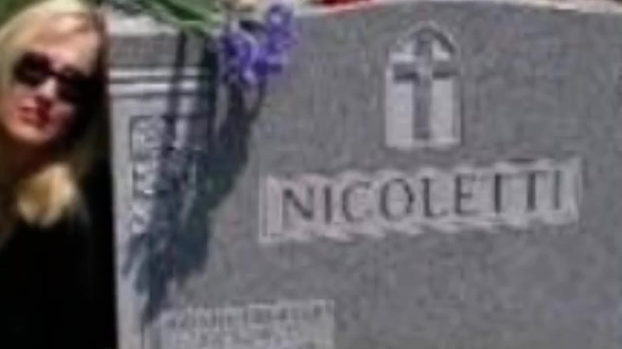 FAMOUS GRAVES - VOL. 512: JOHNNY THUNDERS