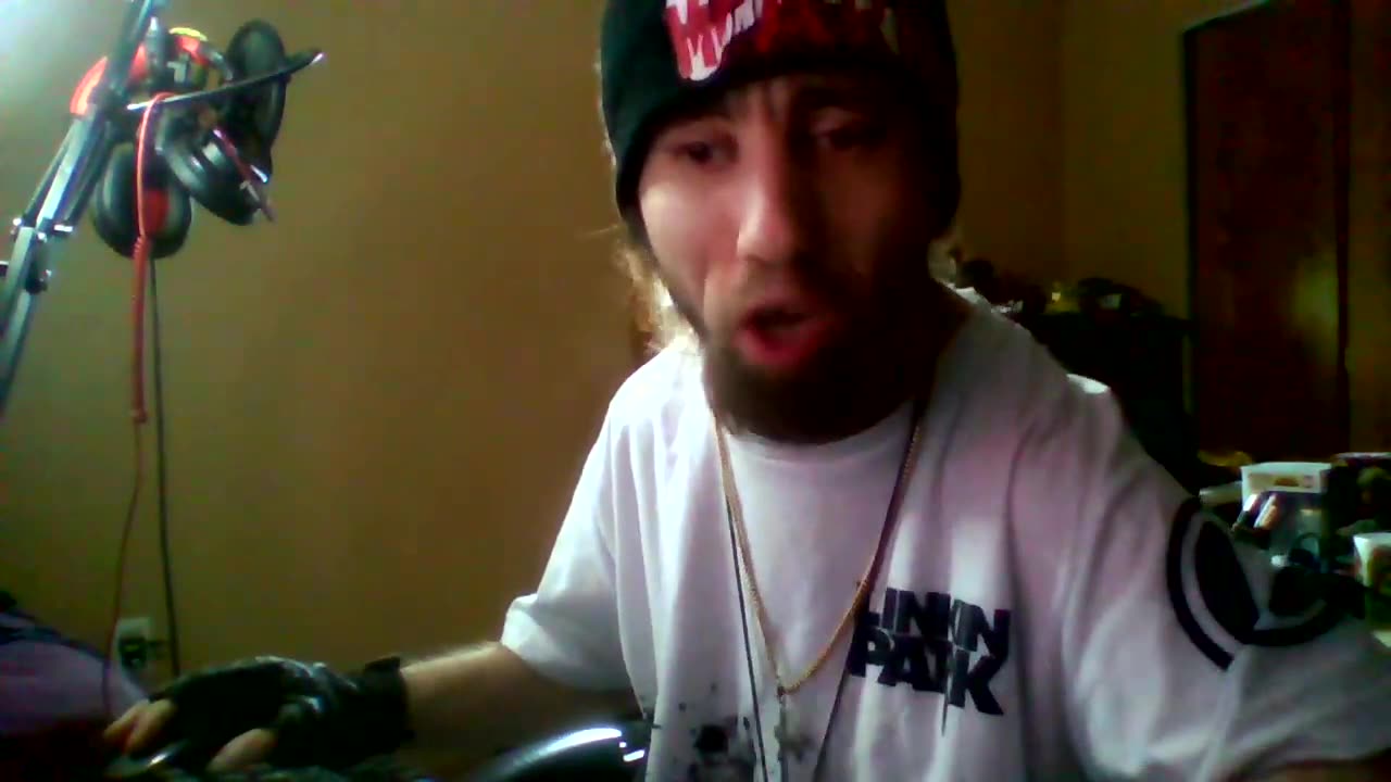 Cyraxx on YT. "A VERY CLEAR MESSAGE TO ERIK SKRUBBALO AKA THE WONNABE..". 4/27/2025. Lol