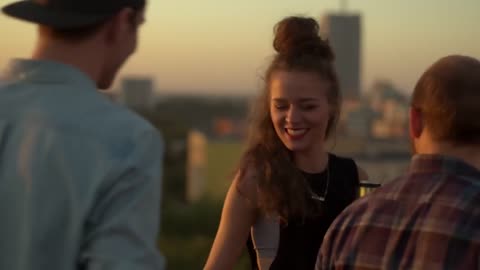 Robin Schulz - Sun Goes Down feat Jasmine Thompson (official song)